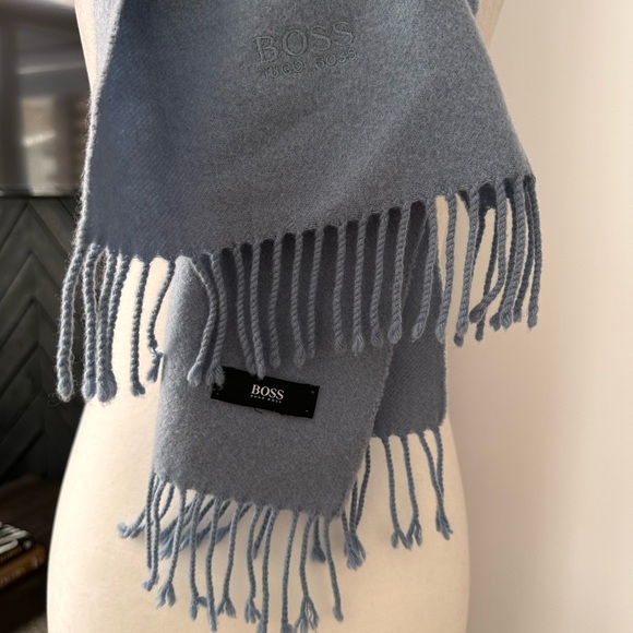 HUGO BOSS authentic Italian cashmere scarf with embroidered logo - Picture 4 of 8